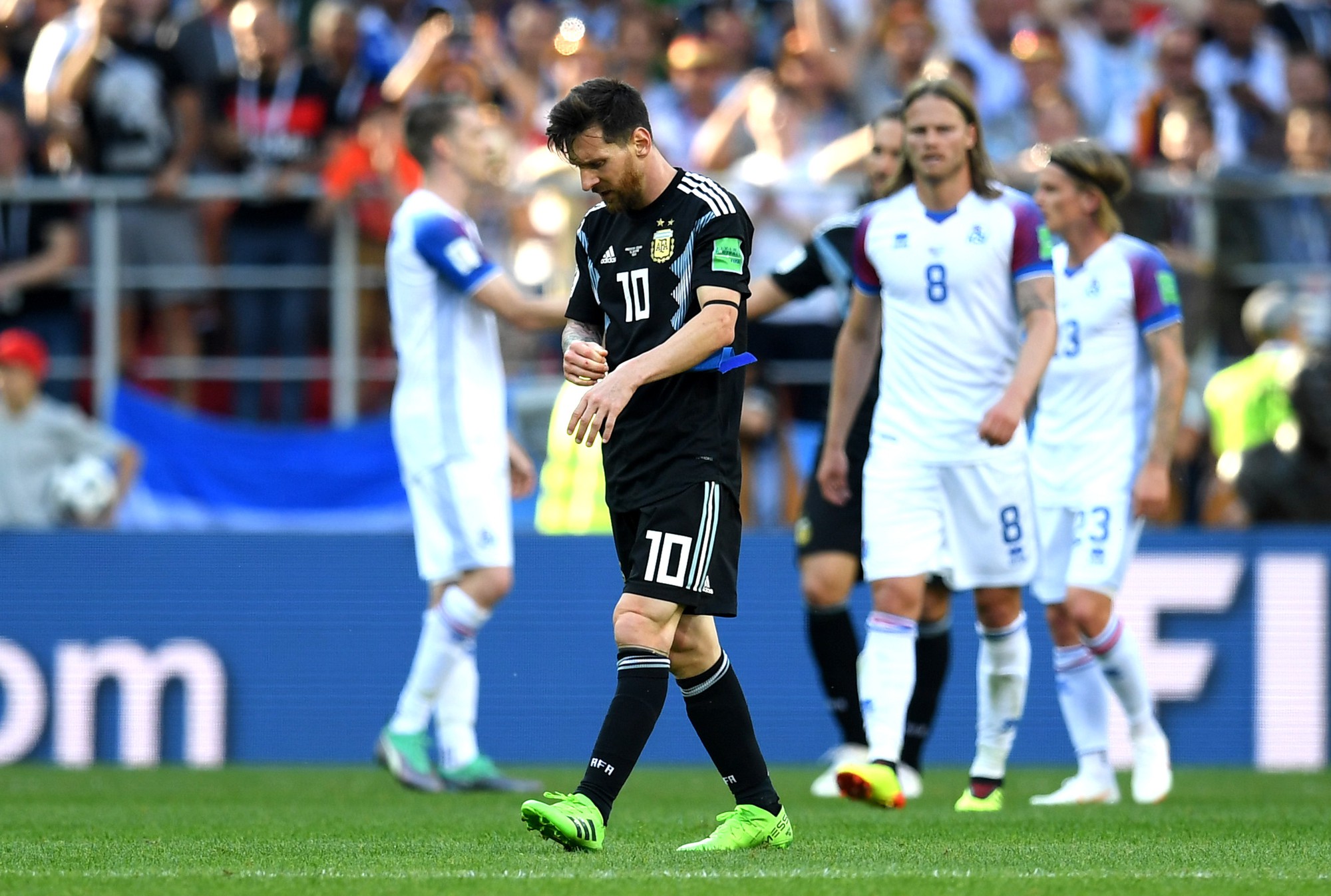 Argentina 1-1 Iceland: Messi sút hỏng phạt đền - Ảnh 1.