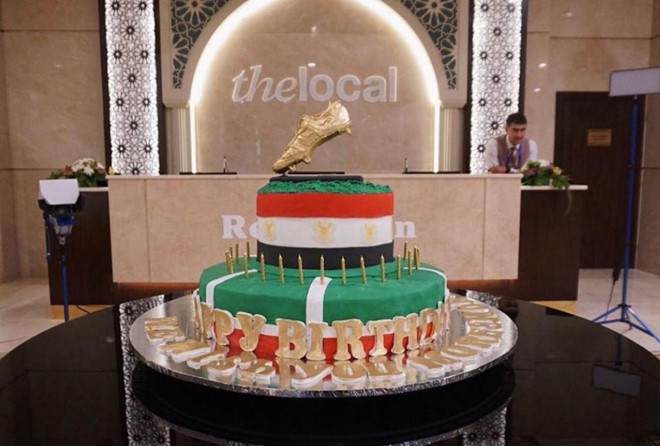 “Vua Ai Cập” Mo Salah được tặng bánh kem nặng 100 kg - Ảnh 2.