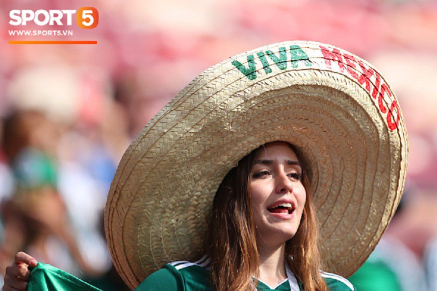 Những bóng hồng trên khán đài Luzhniki trong ngày nhà vô địch Đức thua sốc Mexico - Ảnh 4.