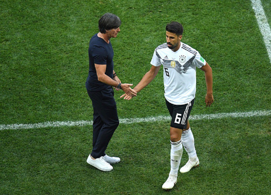 Joachim Low: Thay đổi hay là chết? - Ảnh 1.