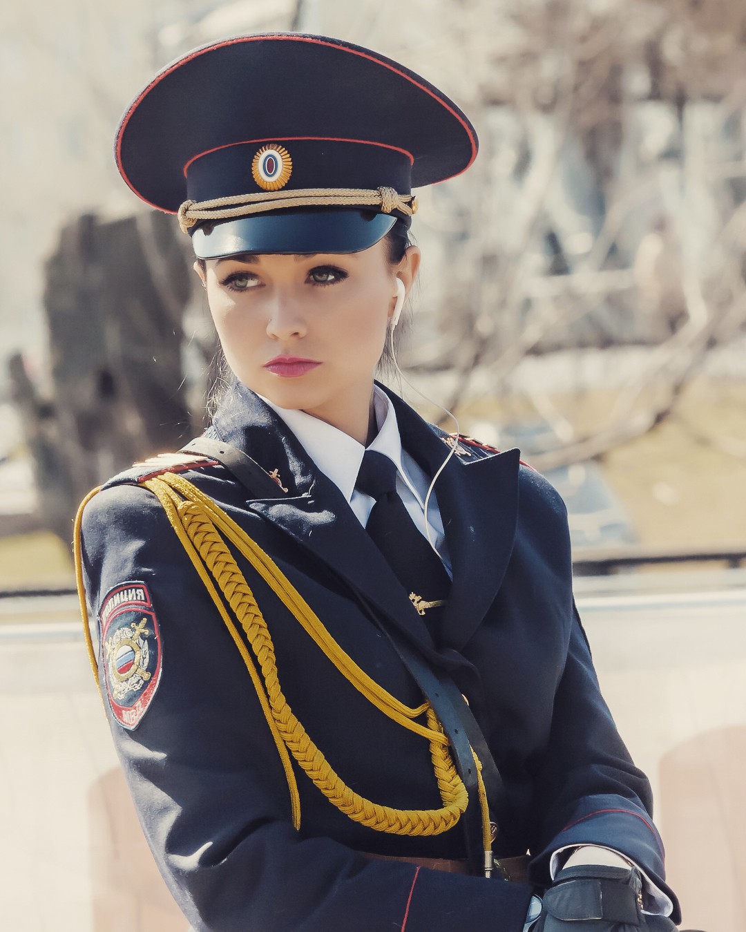 Fan bóng đá muốn vào tù sau khi chứng kiến nhan sắc xinh đẹp của nữ cảnh sát Nga - Ảnh 2.