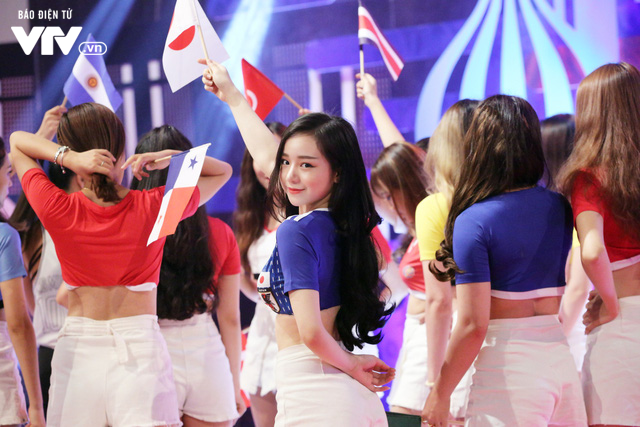 Cộng đồng mạng chờ hot girl ngủ gật lên sóng Nóng cùng World Cup - Ảnh 2.