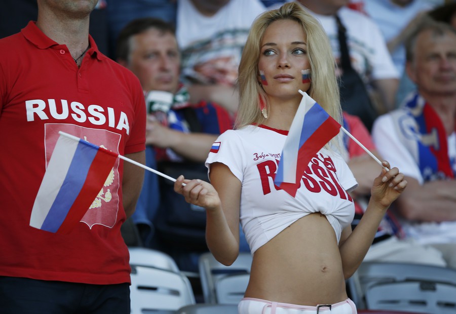 Nữ CĐV Nga gây sốt ở World Cup là diễn viên phim khiêu dâm - Ảnh 3.