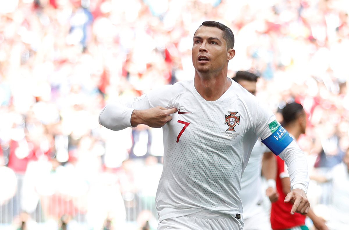 Mỗi trận trôi qua, Ronaldo lại lập thêm kỷ lục vĩ đại  - Ảnh 3.