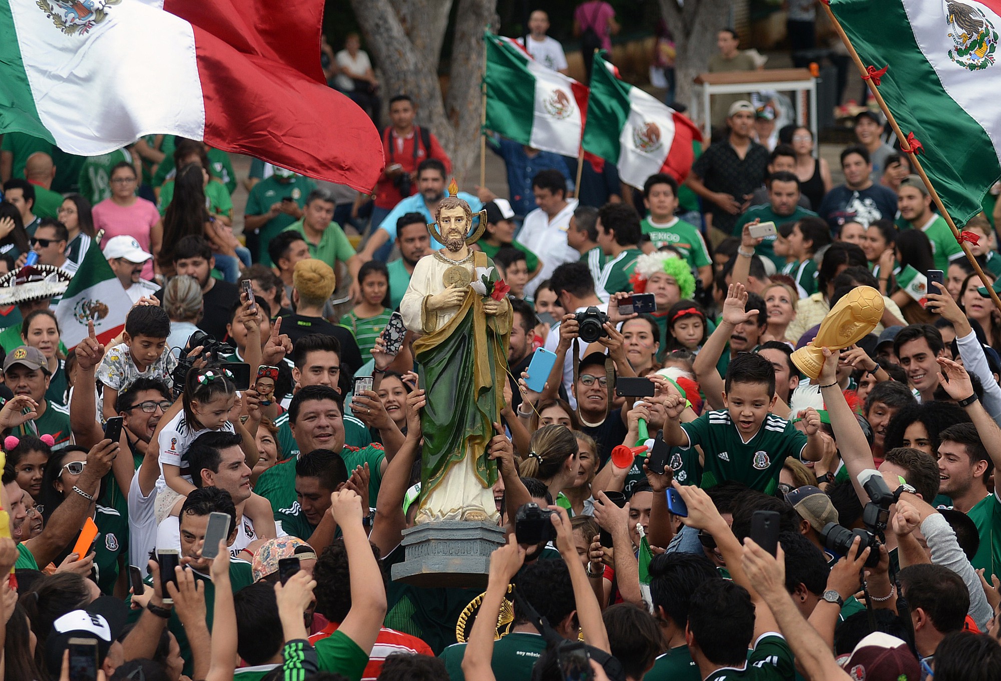 FIFA sờ gáy LĐBĐ Mexico sau chiến thắng trước ĐT Đức - Ảnh 2.