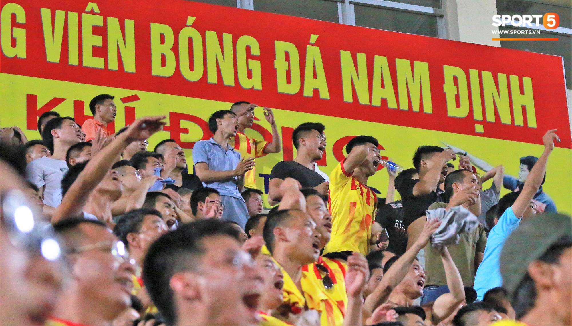 CĐV Nam Định: World Cup chỉ xếp thứ hai - Ảnh 9.