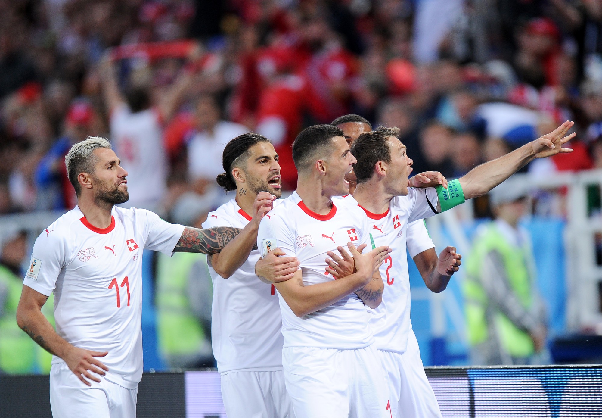 Sao Thụy Sĩ bị FIFA sờ gáy sau màn ăn mừng “Đại bàng Albania” - Ảnh 1.