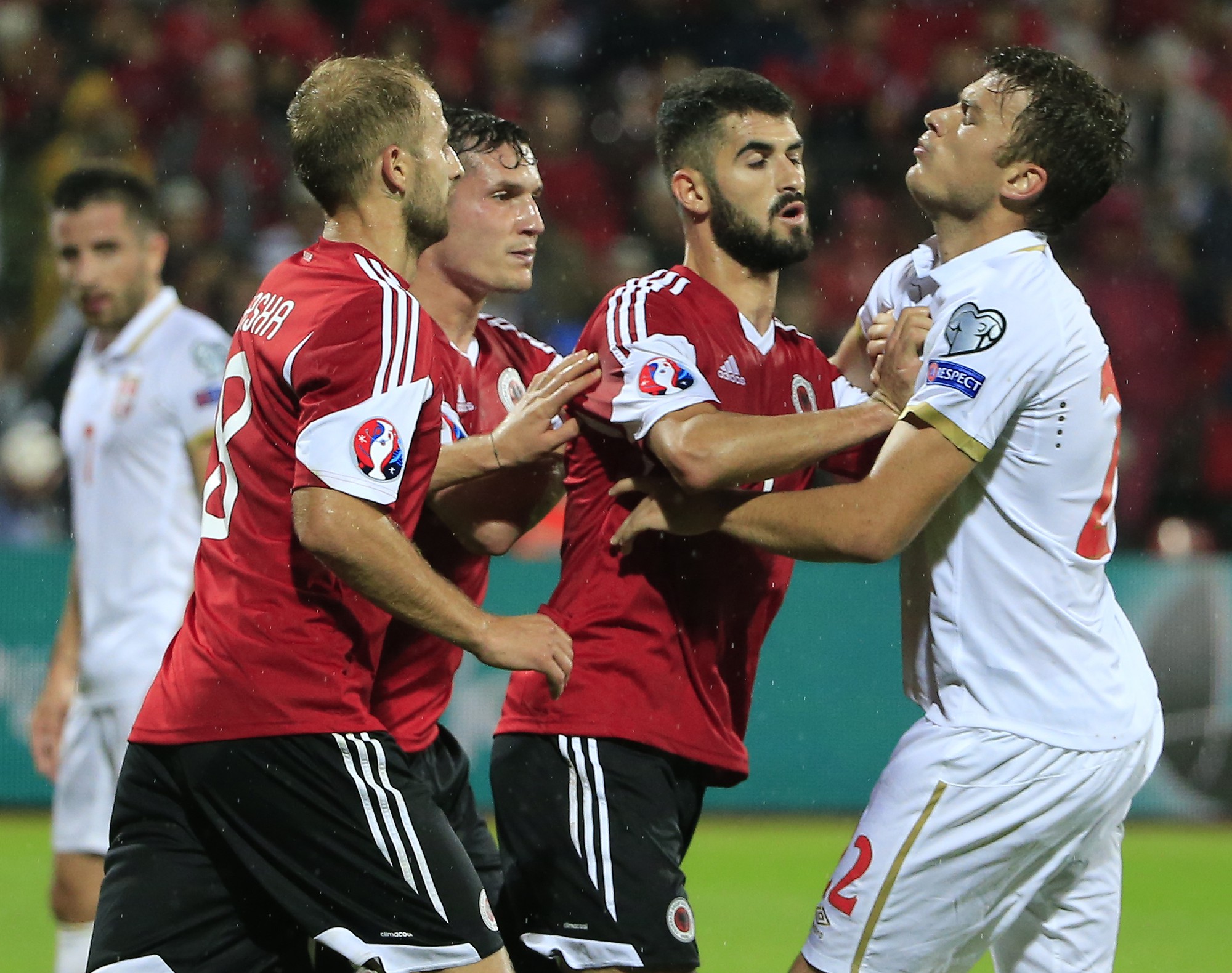 Sao Thụy Sĩ bị FIFA sờ gáy sau màn ăn mừng “Đại bàng Albania” - Ảnh 3.