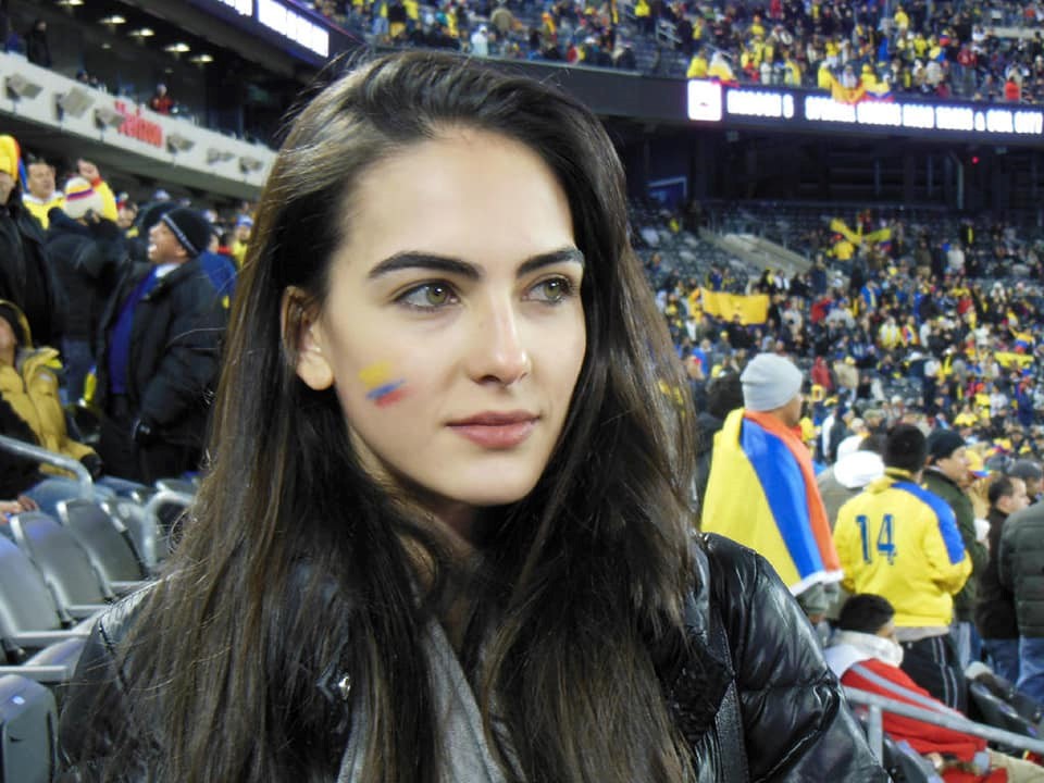 Dàn mỹ nhân sexy đốt cháy khán đài trận Colombia vs Ba Lan - Ảnh 15.