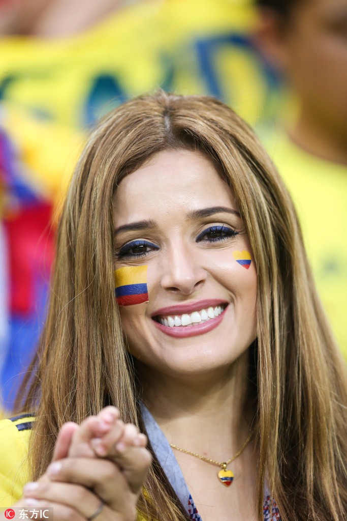 Dàn mỹ nhân sexy đốt cháy khán đài trận Colombia vs Ba Lan - Ảnh 8.