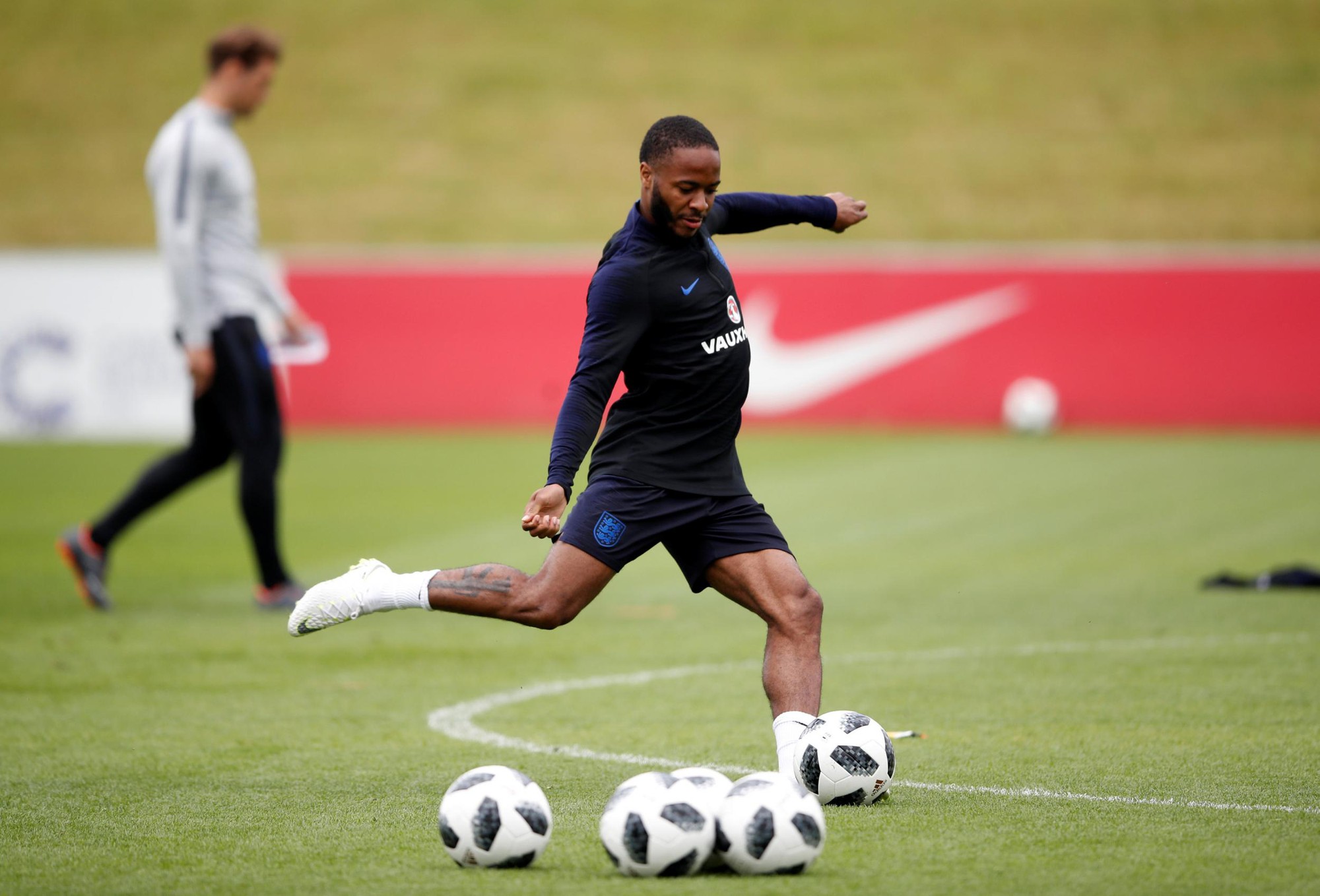 Raheem Sterling - Con rối của truyền thông Anh và cả cuộc đời sống trong nỗi bất công - Ảnh 1.