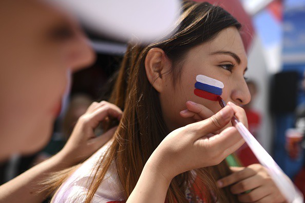Tình yêu hỏa tốc và những nỗi lo hậu World Cup với phụ nữ Nga - Ảnh 2.