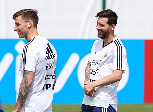 Leo Messi cười đùa thoải mái trước trận đấu sinh tử ở World Cup - Ảnh 3.