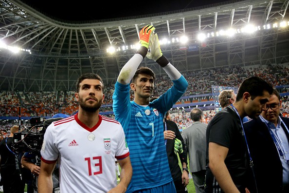 Cầu thủ và CĐV Iran khóc nức nở sau trận hòa Bồ Đào Nha - Ảnh 9.
