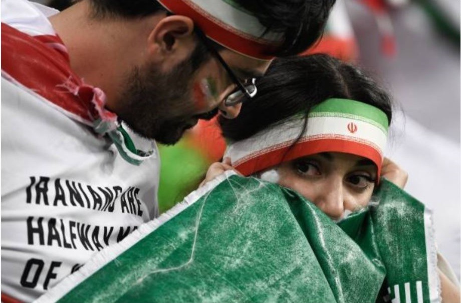 Cầu thủ và CĐV Iran khóc nức nở sau trận hòa Bồ Đào Nha - Ảnh 12.