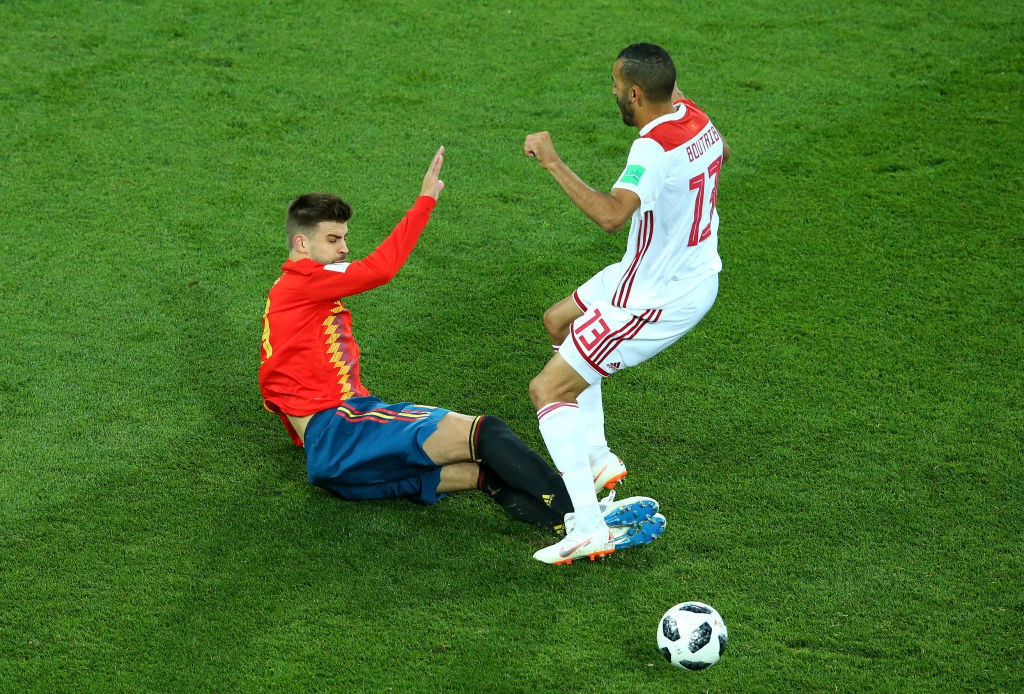 Cầu thủ Morocco chửi VAR ngay trên truyền hình vì Tây Ban Nha liên tục hưởng lợi - Ảnh 2.