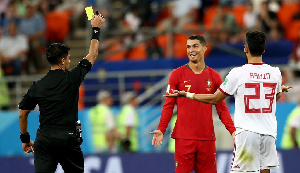 Ngày tồi tệ của Ronaldo: đá hỏng penalty, suýt bị thẻ đỏ vì đánh cầu thủ đội bạn - Ảnh 8.