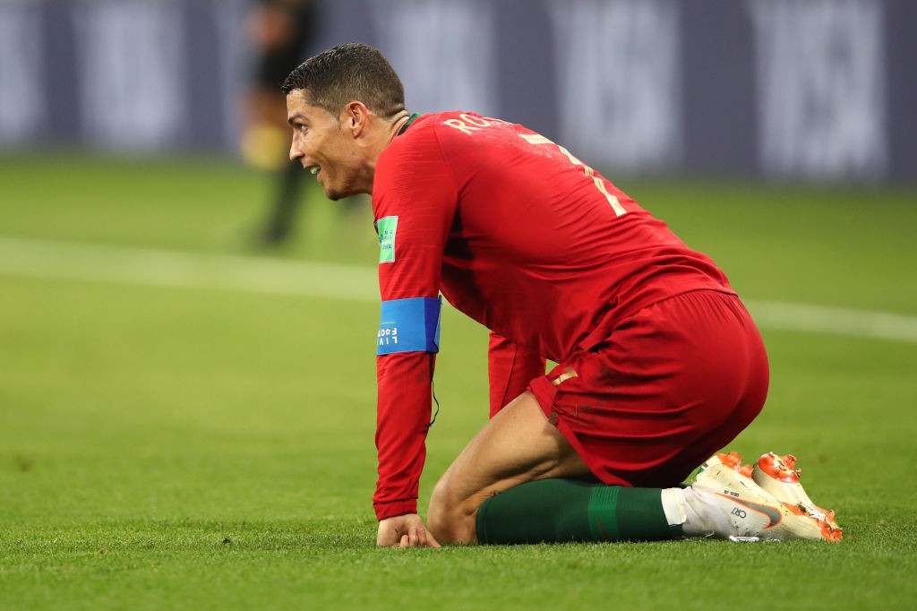 Ngày tồi tệ của Ronaldo: đá hỏng penalty, suýt bị thẻ đỏ vì đánh cầu thủ đội bạn - Ảnh 10.