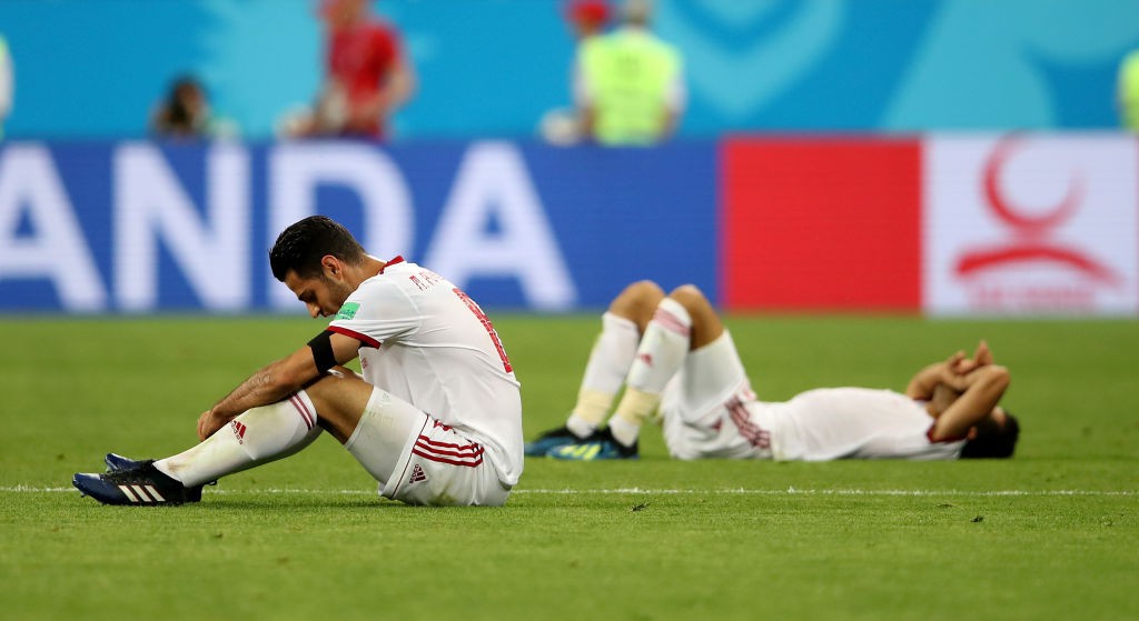 Cầu thủ và CĐV Iran khóc nức nở sau trận hòa Bồ Đào Nha - Ảnh 2.