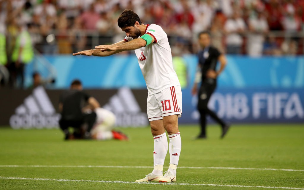 Cầu thủ và CĐV Iran khóc nức nở sau trận hòa Bồ Đào Nha - Ảnh 8.