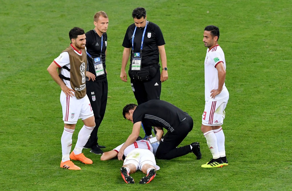 Cầu thủ và CĐV Iran khóc nức nở sau trận hòa Bồ Đào Nha - Ảnh 6.