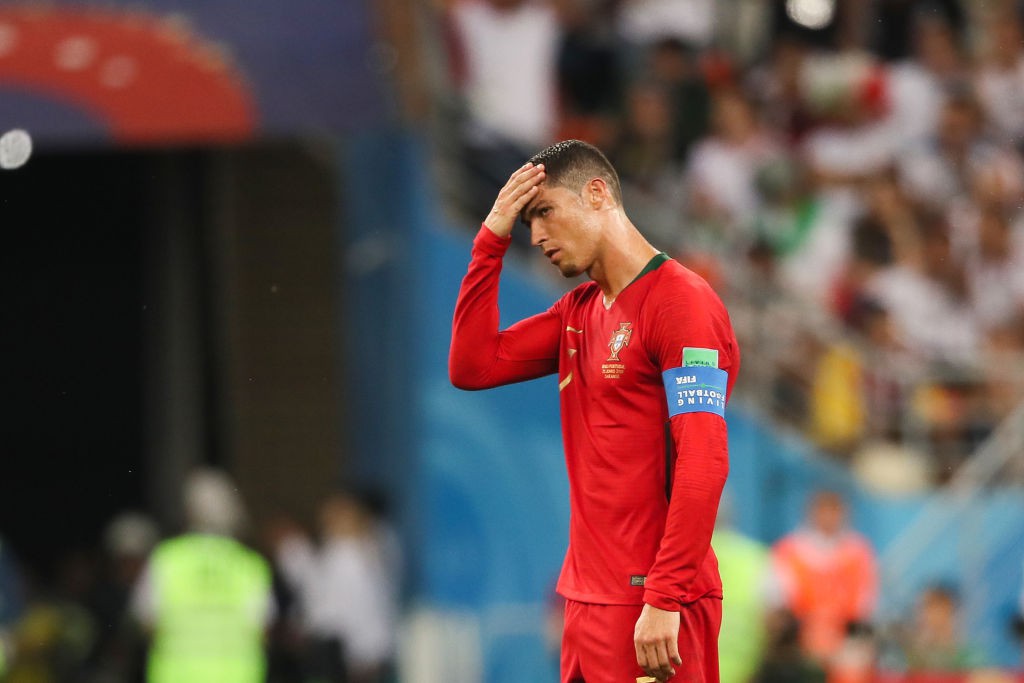 Ngày tồi tệ của Ronaldo: đá hỏng penalty, suýt bị thẻ đỏ vì đánh cầu thủ đội bạn - Ảnh 11.