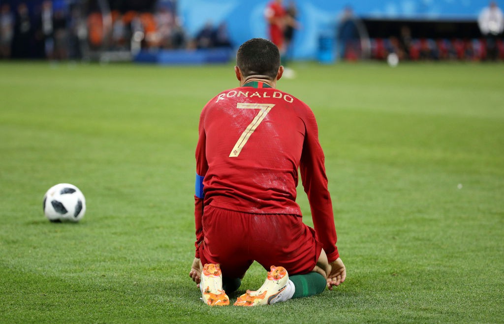 Ngày tồi tệ của Ronaldo: đá hỏng penalty, suýt bị thẻ đỏ vì đánh cầu thủ đội bạn - Ảnh 9.