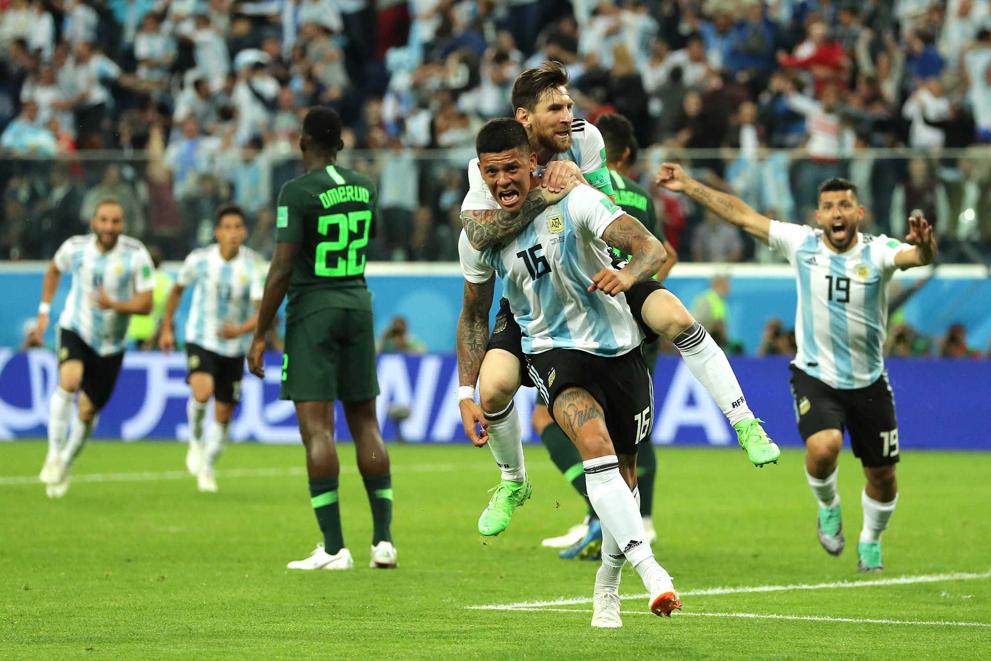 Argentina 2-1 Nigeria: Albiceleste vào vòng 1/8 sau chiến thắng giàu cảm xúc - Ảnh 1.