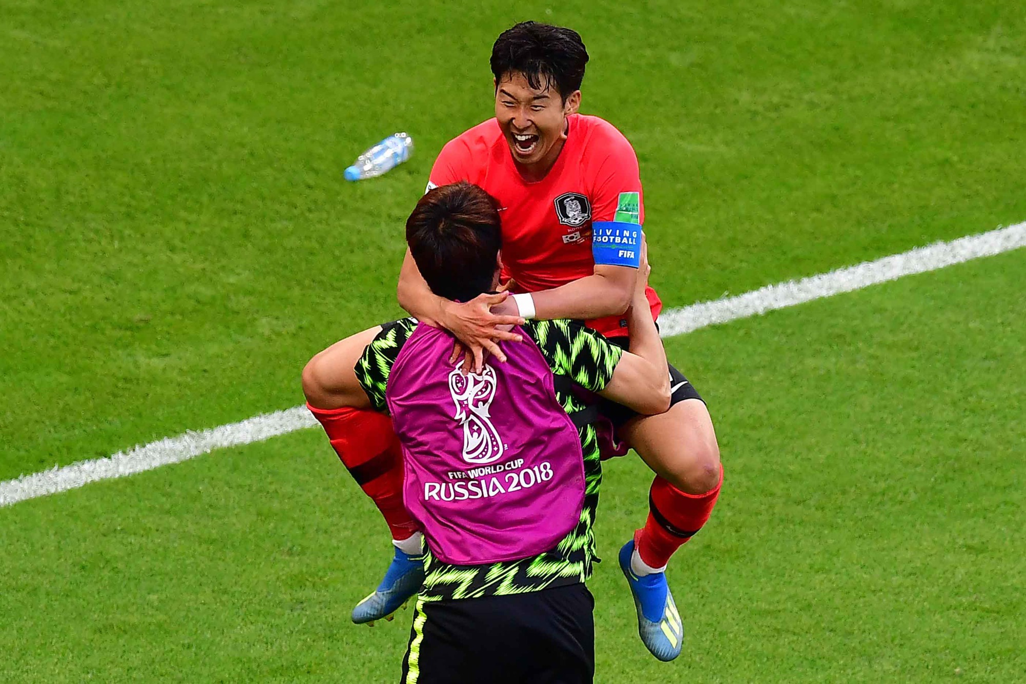 Cầu thủ Hàn Quốc bật khóc, vỡ òa sau chiến tích loại nhà vô địch Đức - Ảnh 3.