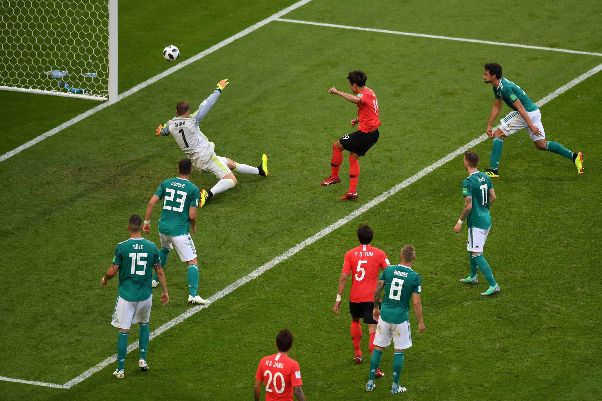 Cầu thủ Hàn Quốc bật khóc, vỡ òa sau chiến tích loại nhà vô địch Đức - Ảnh 1.