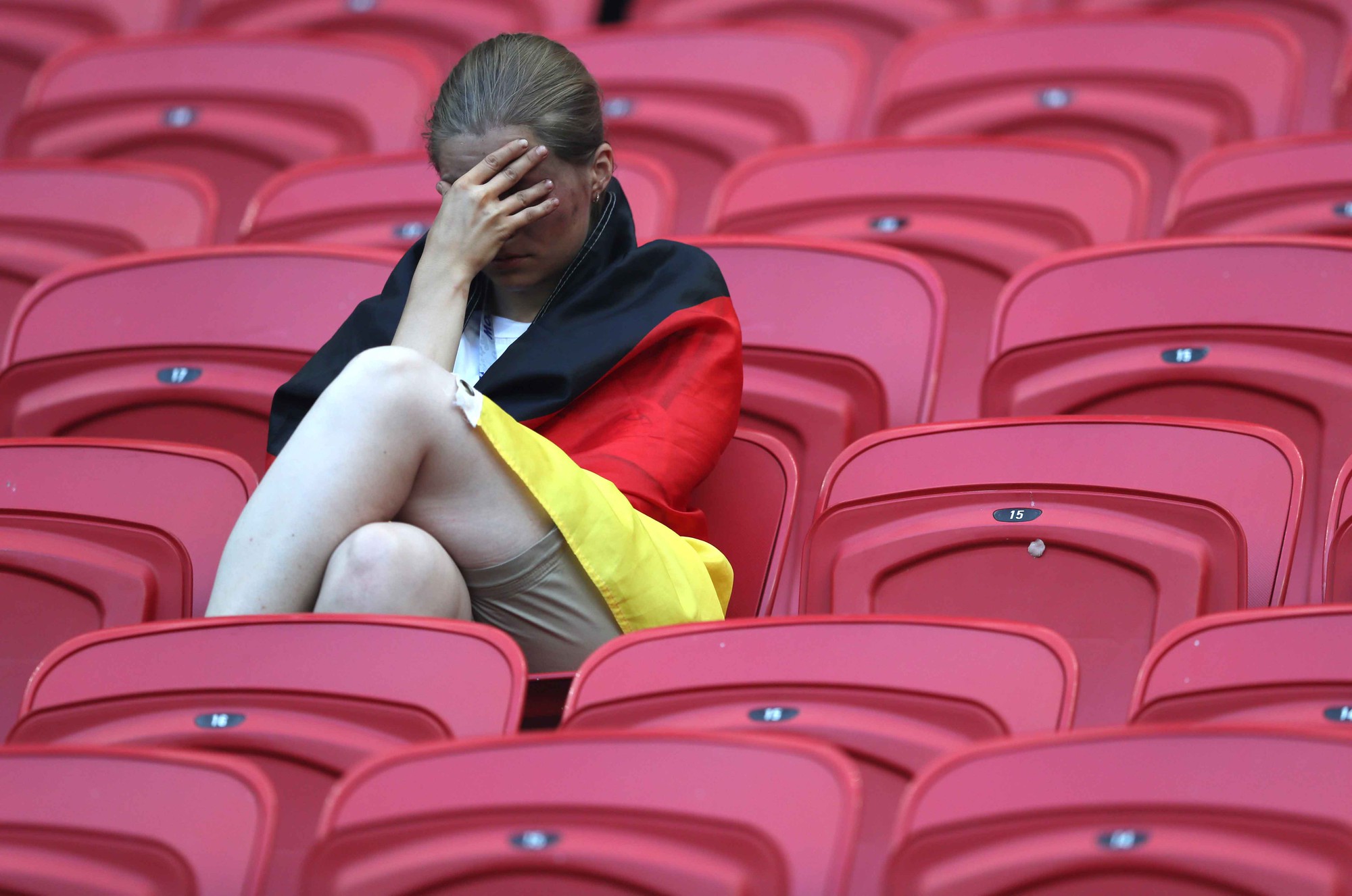 Nước mắt chảy tràn Berlin trong ngày tuyển Đức thua nhục nhã - Ảnh 10.