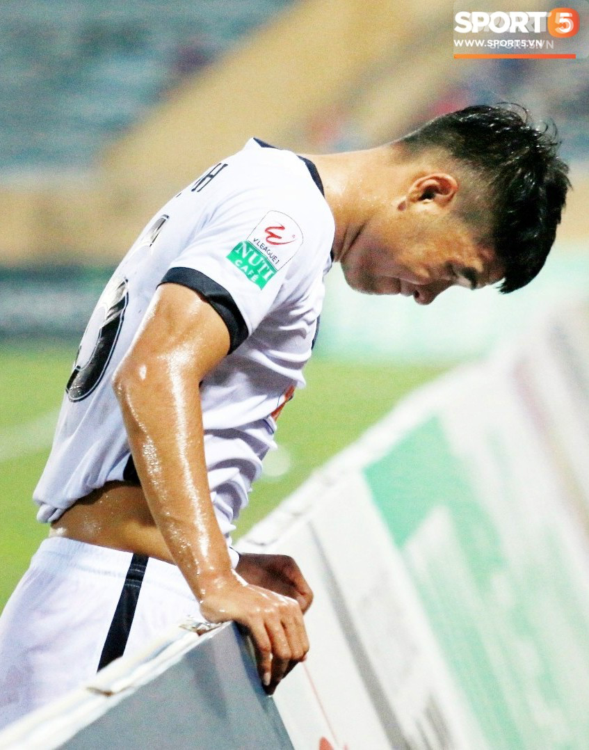 Tiền đạo Diogo của Nam Định vừa ghi bàn, vừa làm thủ môn trong trận đấu hi hữu ở V-League - Ảnh 10.
