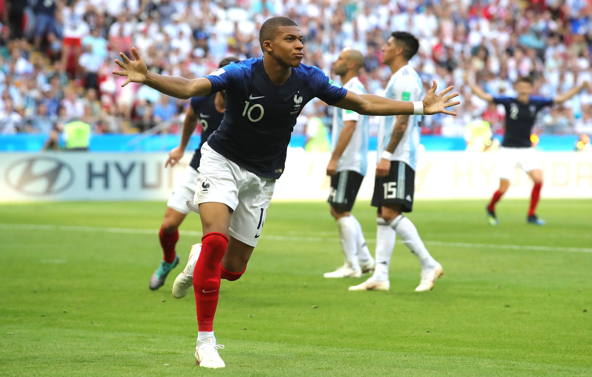 Pháp 4-3 Argentina: Mbappe tỏa sáng tiễn Messi rời World Cup - Ảnh 1.