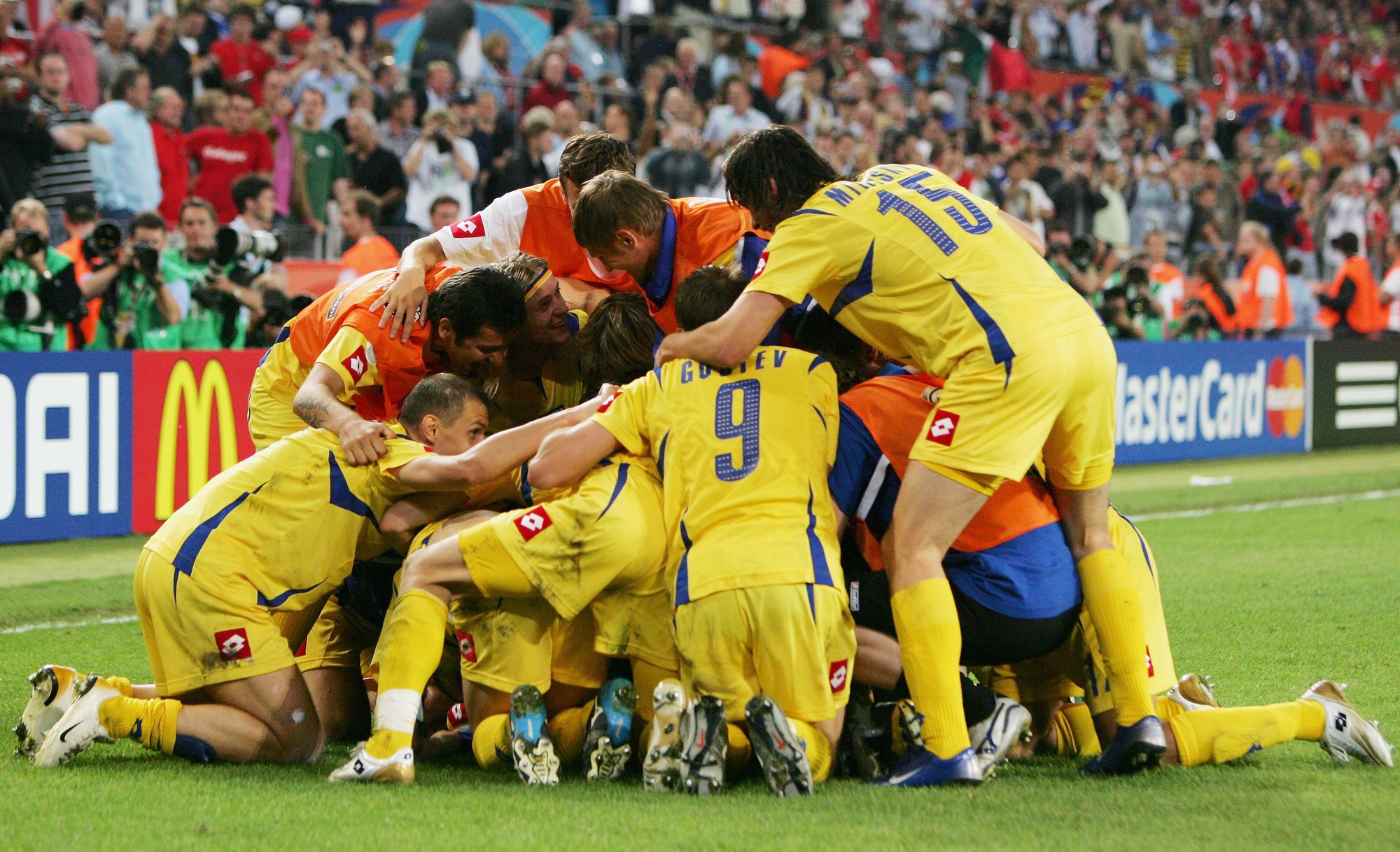 Thụy Sỹ vs Ukraina và trận đấu tồi tệ nhất lịch sử World Cup - Ảnh 1.