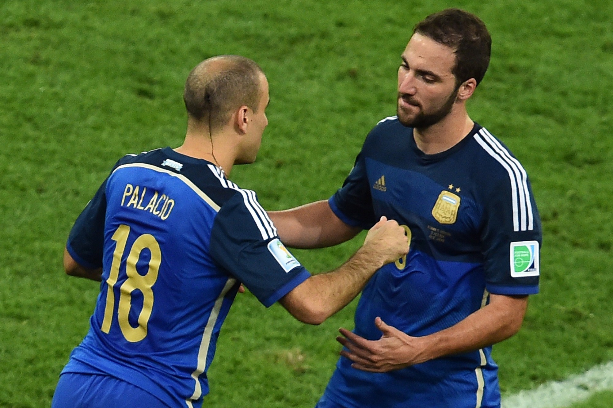 Những kiểu tóc để lại ấn tượng khó phai nhất World Cup - Ảnh 13.
