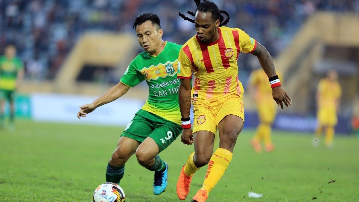 Nam Định thử việc cầu thủ mới ghi được 2 bàn trong sự nghiệp - Ảnh 2.