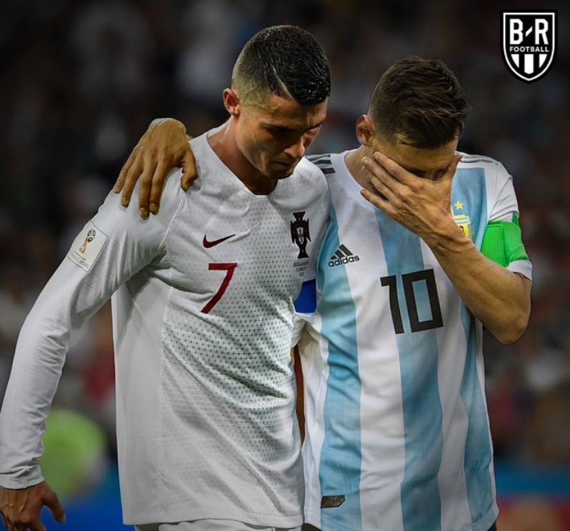 Dắt tay nhau về nước, cộng đồng mạng xỏ xiên Ronaldo và Messi còn kém cả Emile Heske - Ảnh 3.