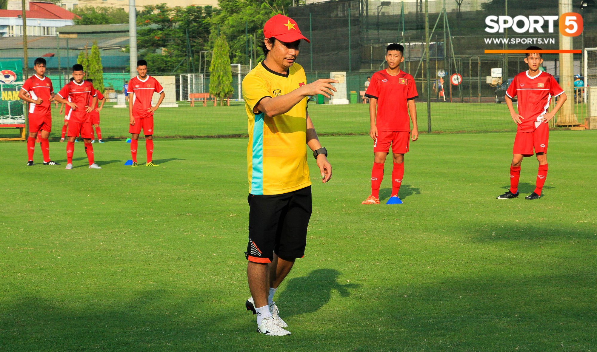 U16 Việt Nam tập luyện hăng say hướng tới giải Đông Nam Á - Ảnh 2.