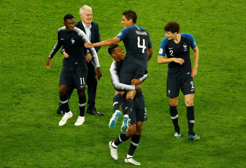 Khoảnh khắc sung sướng của cầu thủ và người dân Pháp sau 12 năm đợi chờ - Ảnh 10.