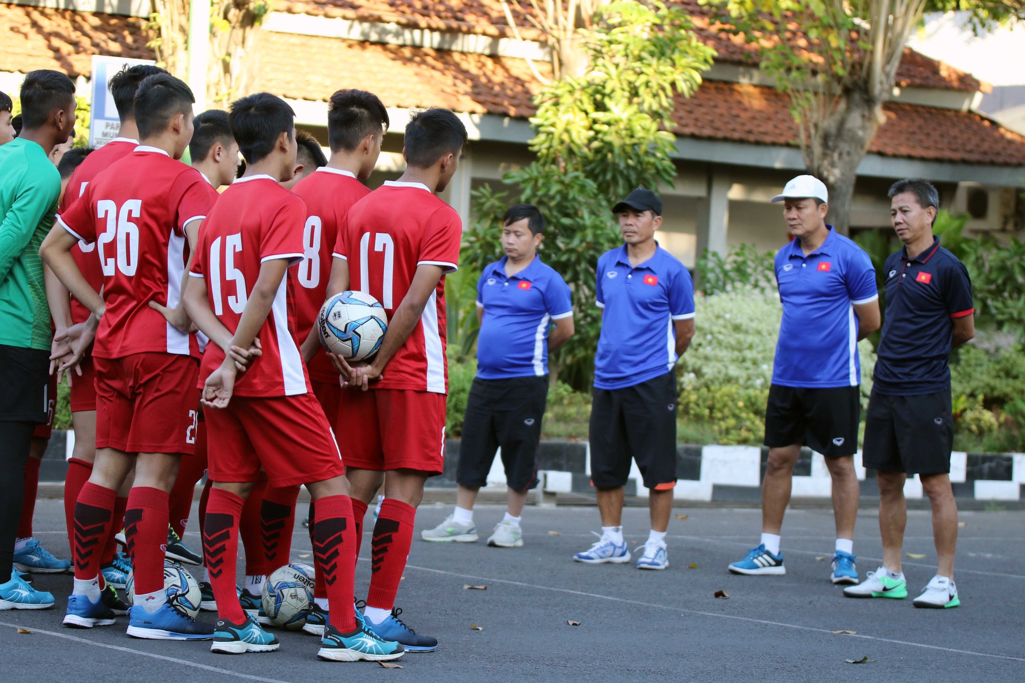 U19 Việt Nam đã đặt được vé máy bay, sẽ về nước trong ngày mai - Ảnh 1.