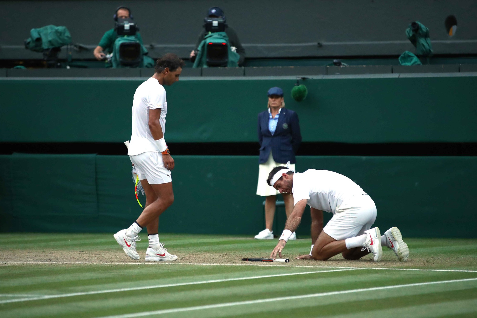Federer thua ngược đau đớn, Nadal đối đầu Djokovic ở bán kết Wimbledon - Ảnh 11.