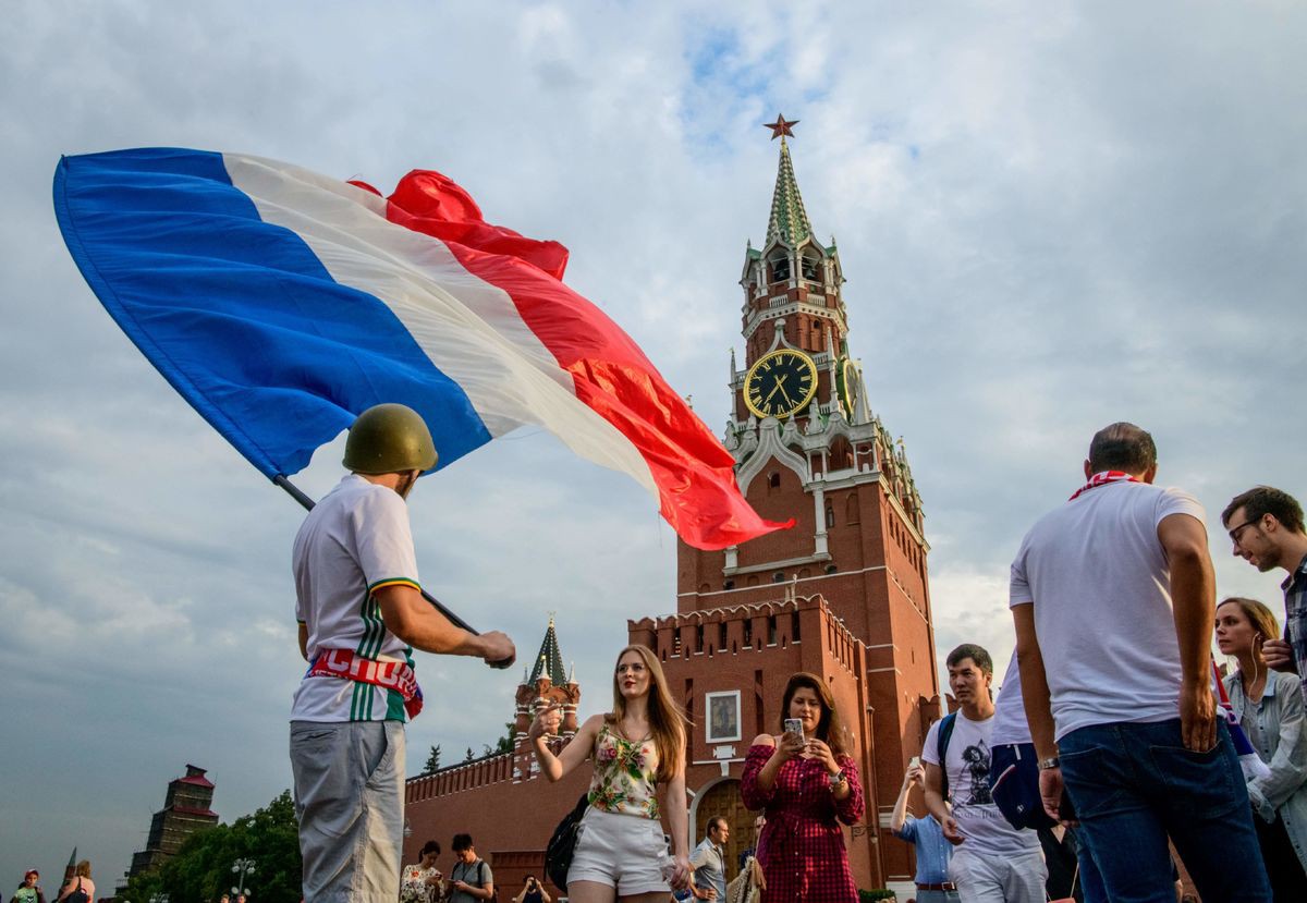 CĐV Pháp và Croatia mở hội tại Moscow trước thềm trận chung kết World Cup - Ảnh 9.