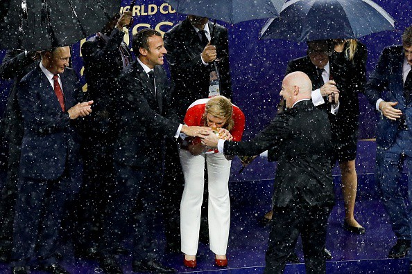 Những khoảnh khắc tình cảm thân mật giữa Tổng thống Pháp và Tổng thống Croatia - Ảnh 14.