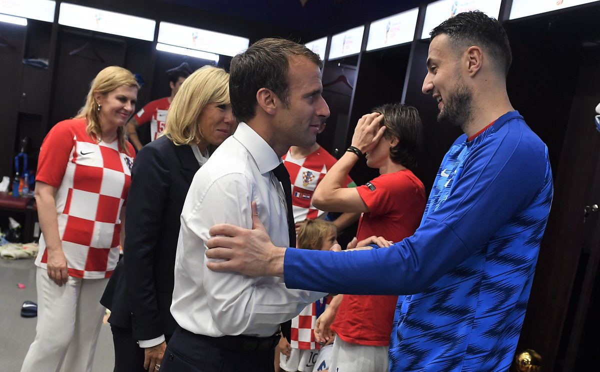 Chuyện hiếm thấy trong bóng đá: Tổng thống Pháp vào phòng thay đồ Croatia động viên đội thua cuộc - Ảnh 5.