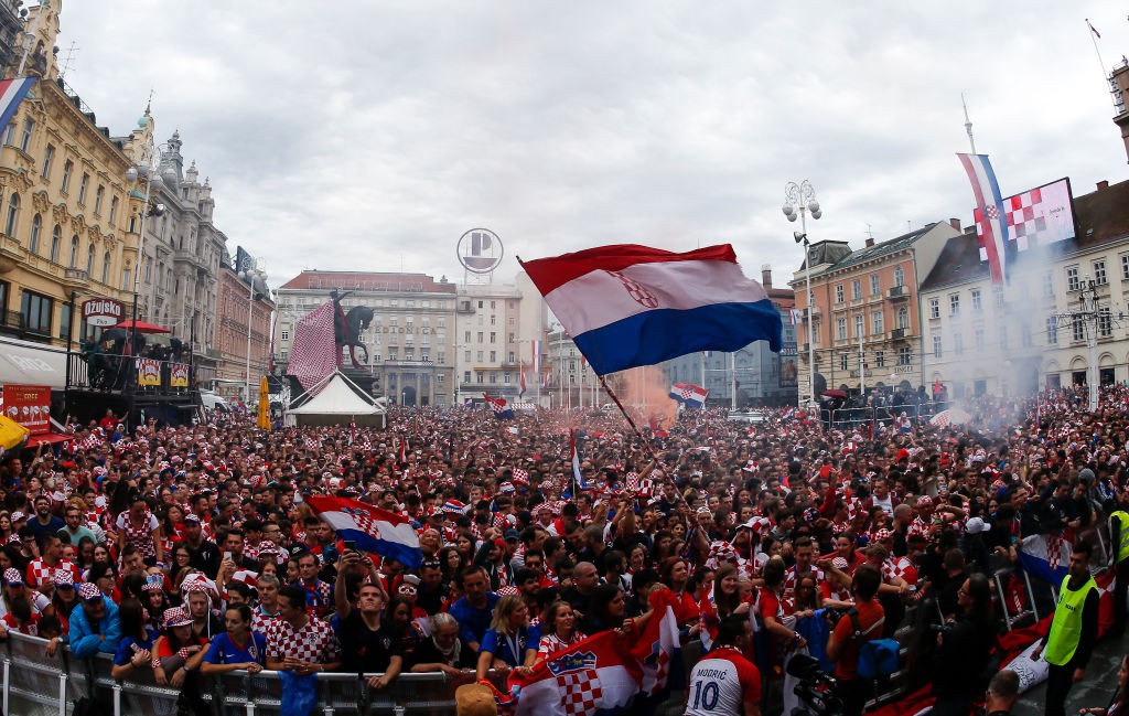 Về thôi Croatia, quê nhà có vòng tay ấm áp của người hâm mộ - Ảnh 1.