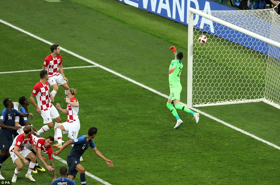 Những khoảnh khắc đáng nhớ ở trận chung kết World Cup 2018 - Ảnh 1.