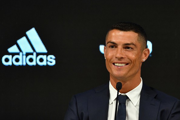 Ronaldo đã chinh phục người hâm mộ như thế nào trong buổi ra mắt Juventus? - Ảnh 5.
