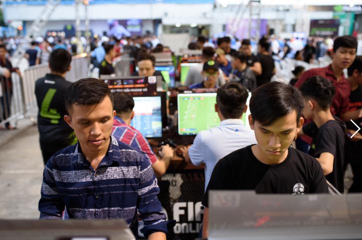 Buổi tối khó quên của game thủ tham dự Siêu Offline World Cup của FIFA Online 4 - Ảnh 6.