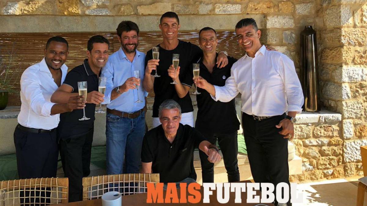 Ronaldo hào phóng boa cực đậm cho nhân viên resort ở Hy Lạp - Ảnh 2.