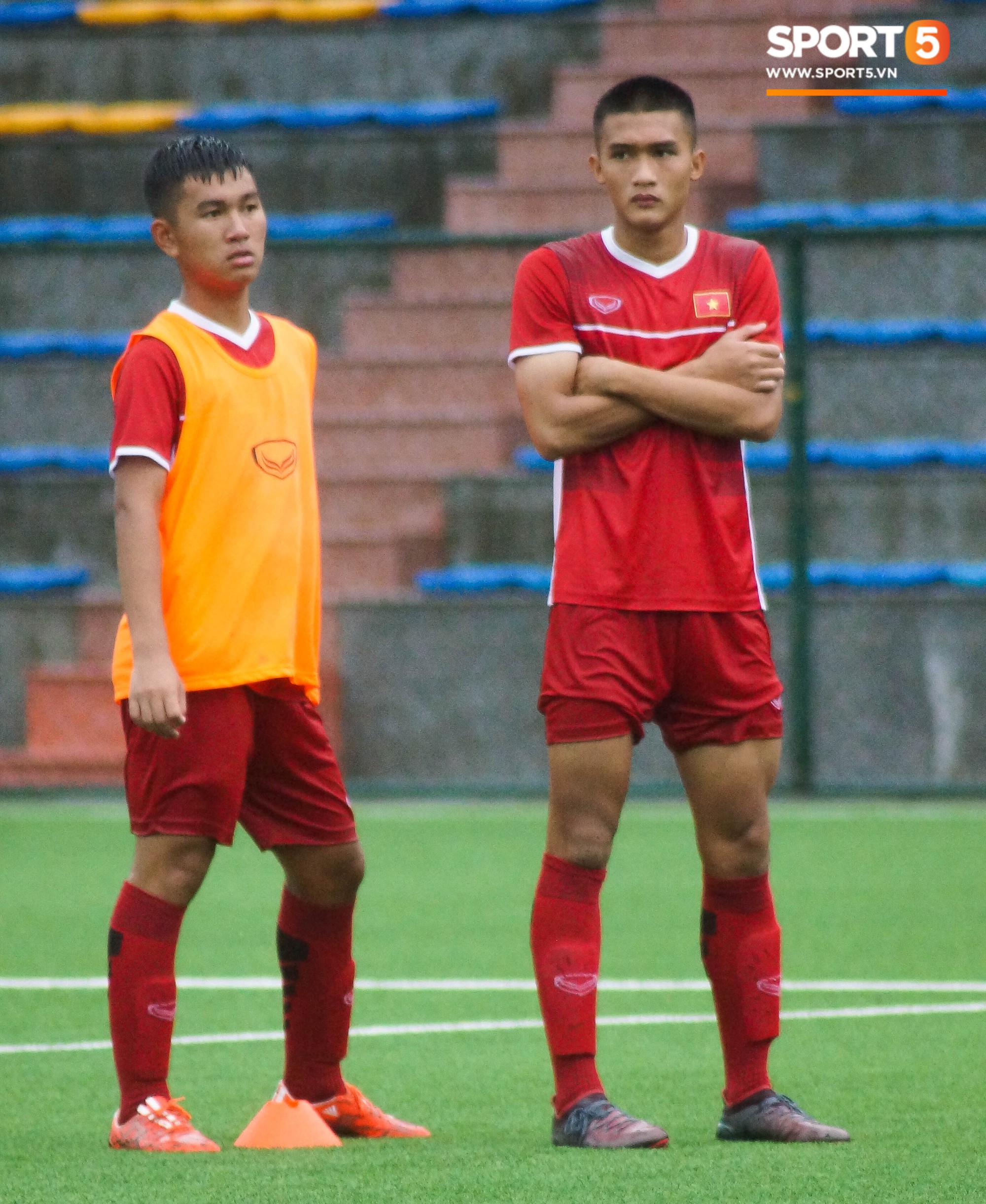 Đội tuyển U16 Việt Nam tập luyện dưới mưa, gấp rút chuẩn bị cho giải Đông Nam Á - Ảnh 5.